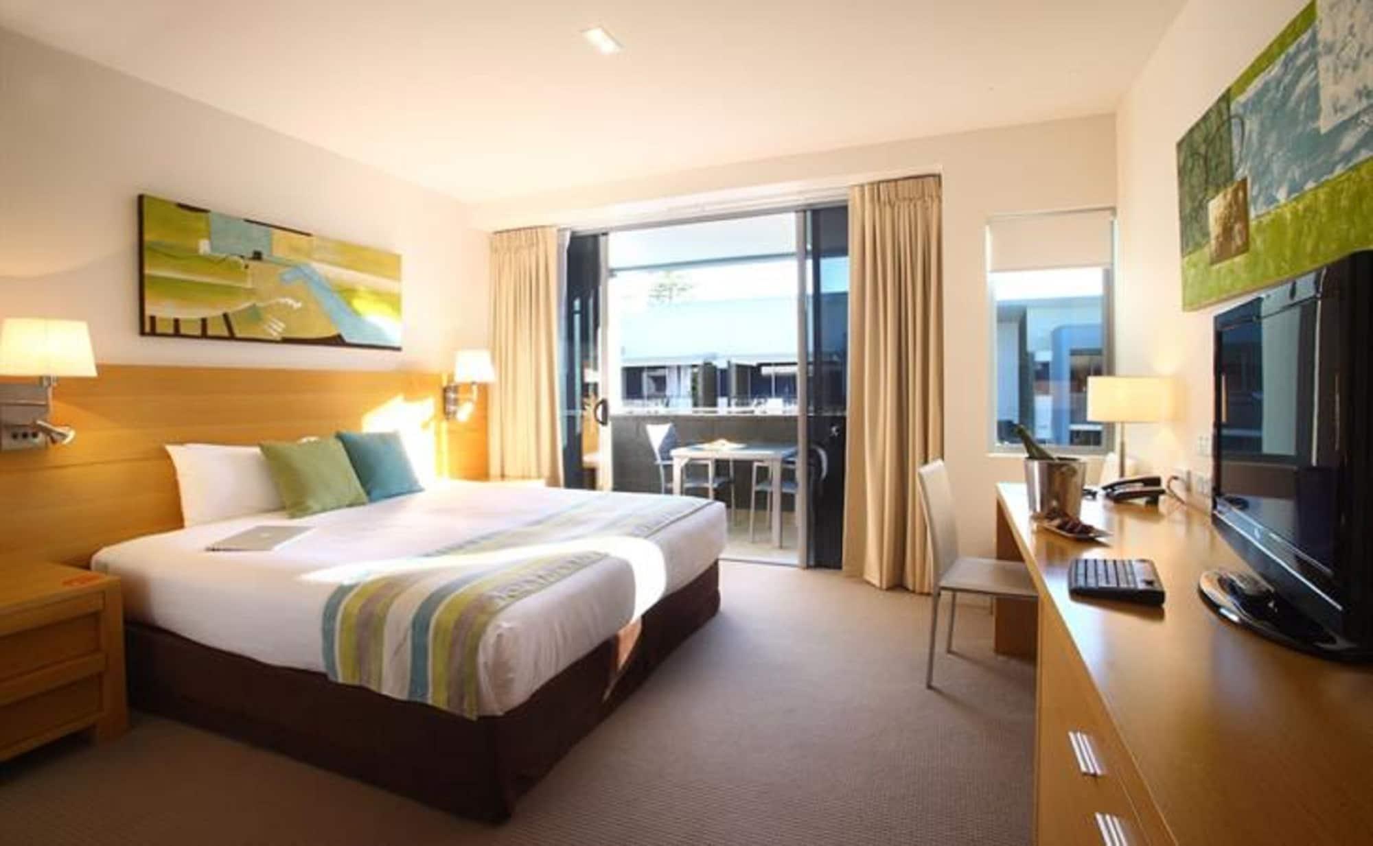 Ramada By Wyndham Hervey Bay Bilik gambar A typical room at the Mantra Crown Towers