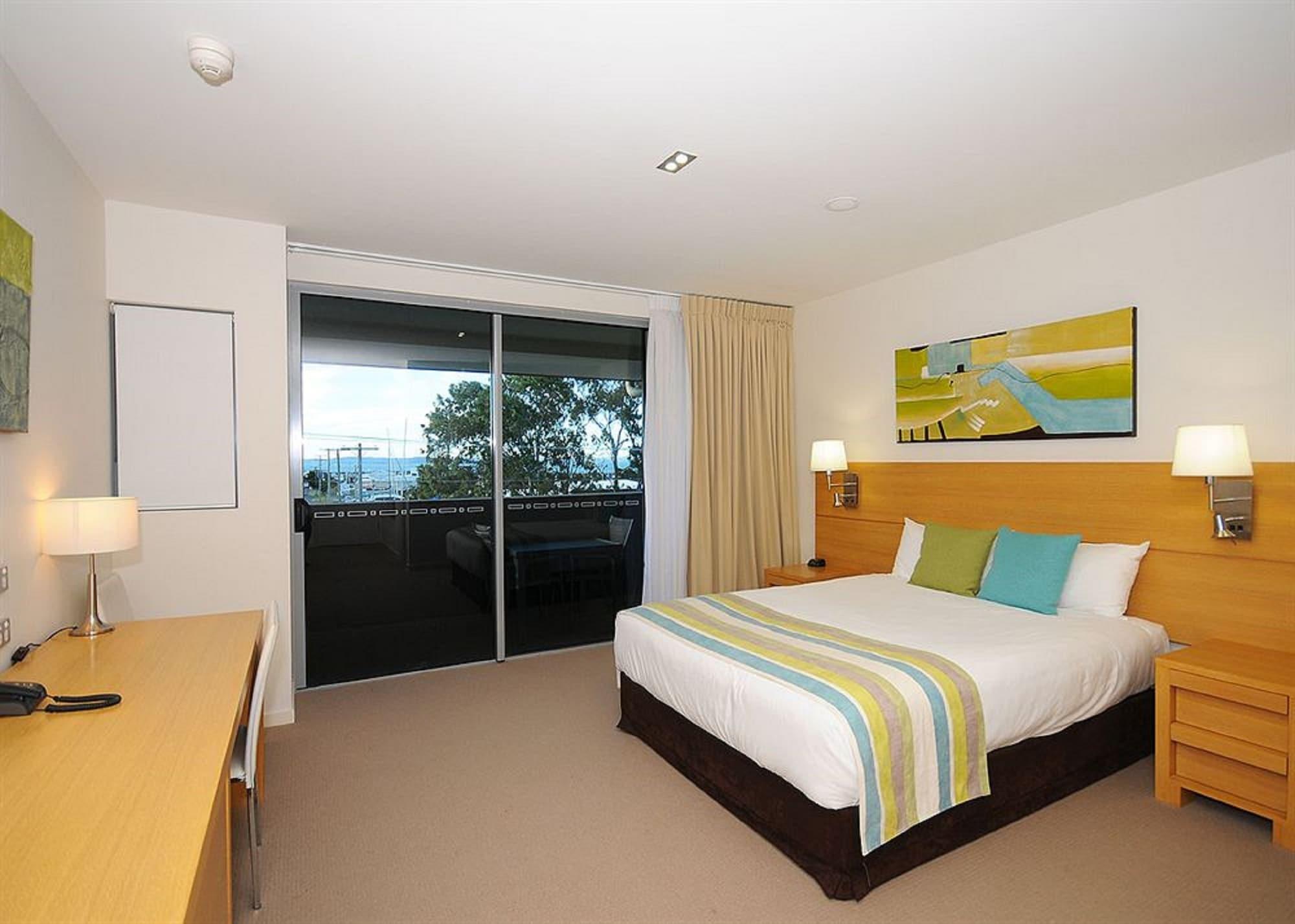 Ramada By Wyndham Hervey Bay Luaran gambar A bedroom at the Mantra on Lake