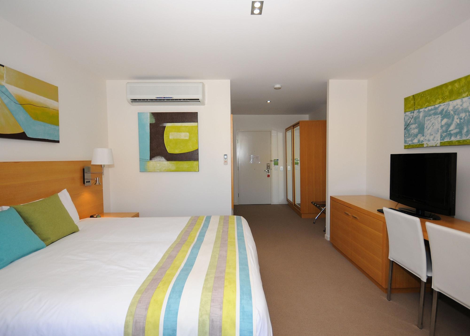 Ramada By Wyndham Hervey Bay Bilik gambar A typical bedroom at the University of Bath