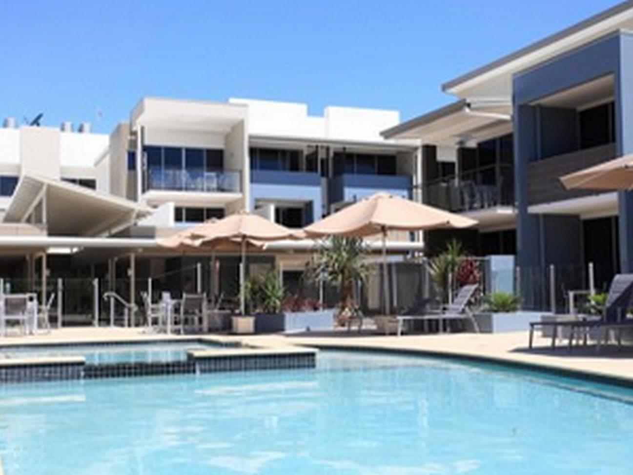 Ramada By Wyndham Hervey Bay Luaran gambar The pool at the Mantra on Saltwater Island