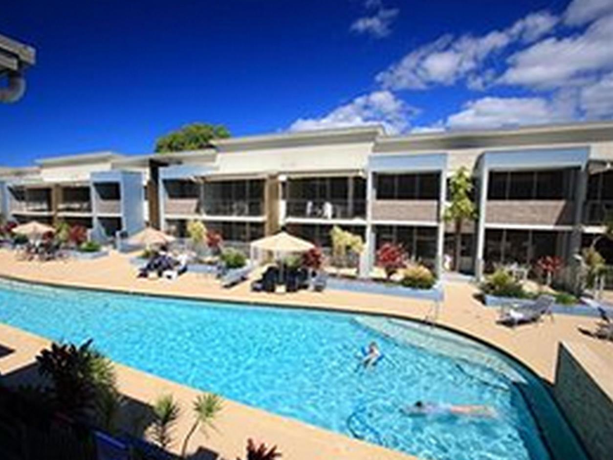 Ramada By Wyndham Hervey Bay Luaran gambar The pool at the hotel