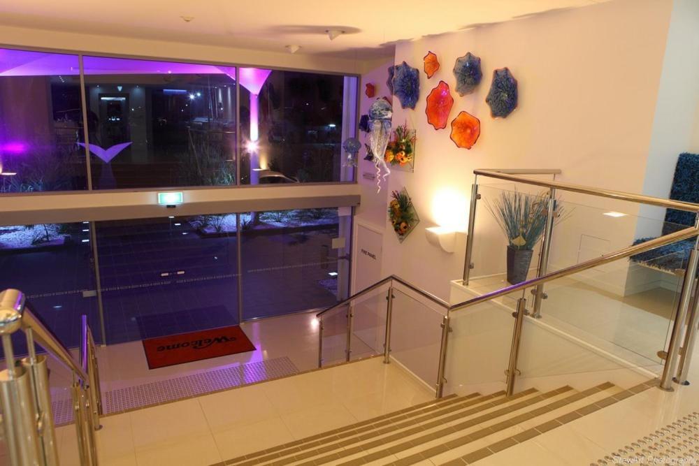 Ramada By Wyndham Hervey Bay Dalaman gambar The staircase at the hotel