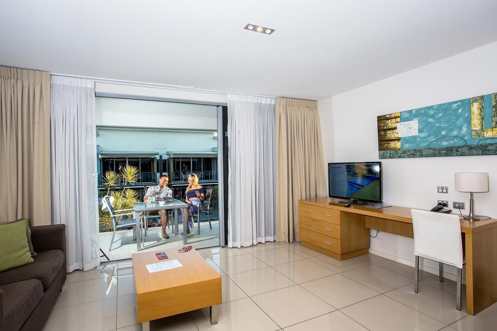 Ramada By Wyndham Hervey Bay Luaran gambar A living room in a hotel