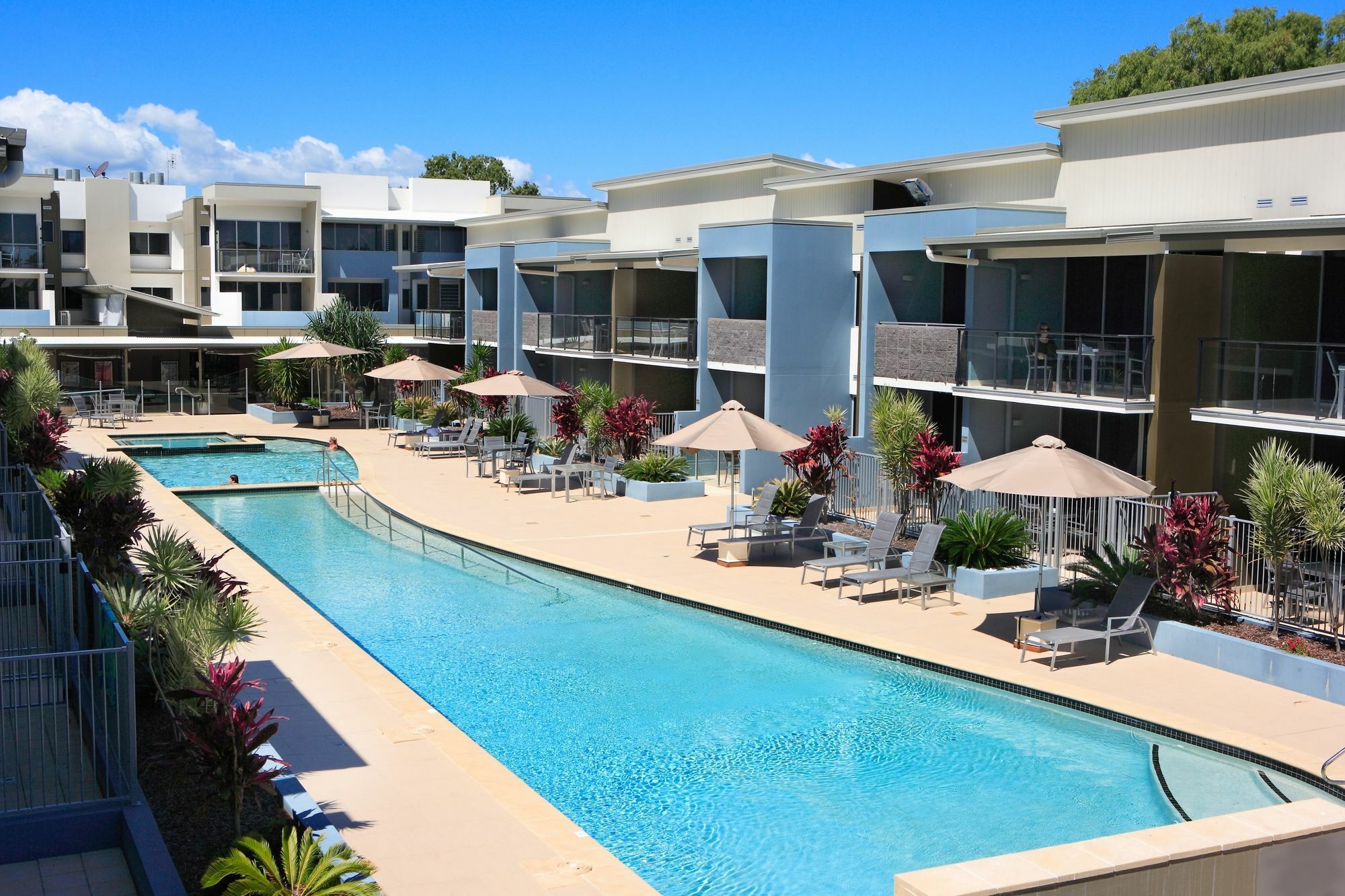 Ramada By Wyndham Hervey Bay Luaran gambar The pool at the Mantra on Saltwater Island