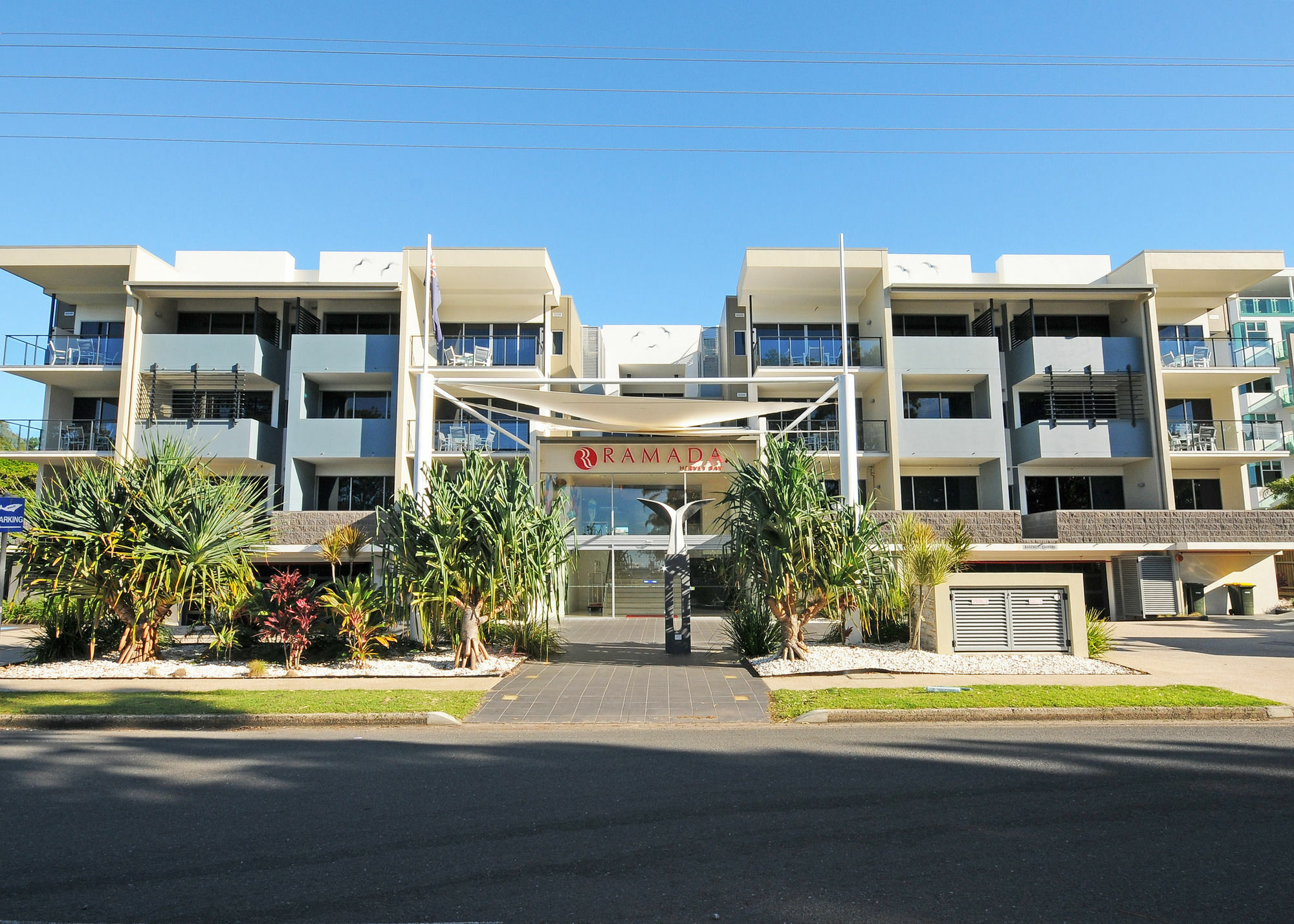Ramada By Wyndham Hervey Bay Luaran gambar The entrance to the complex